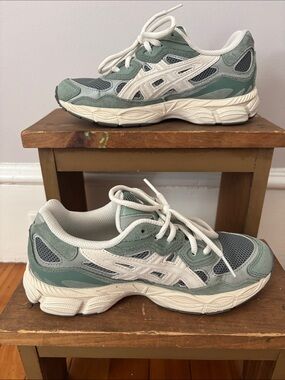 ASICS Women's Athletic Sneakers in Mint Green and White Mens Size 4, Euro 36